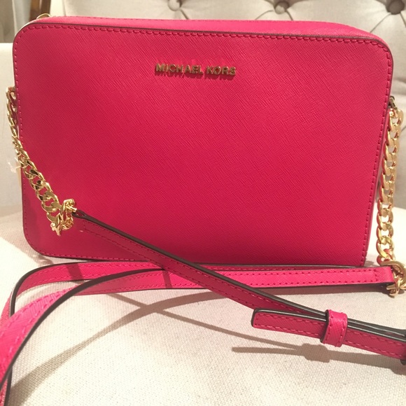 Michael Kors Handbags - 🆕MK Cross body Bag 💕💕💕